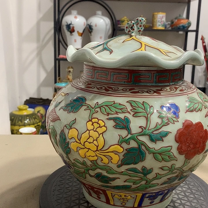 摆件五彩荷花盖罐