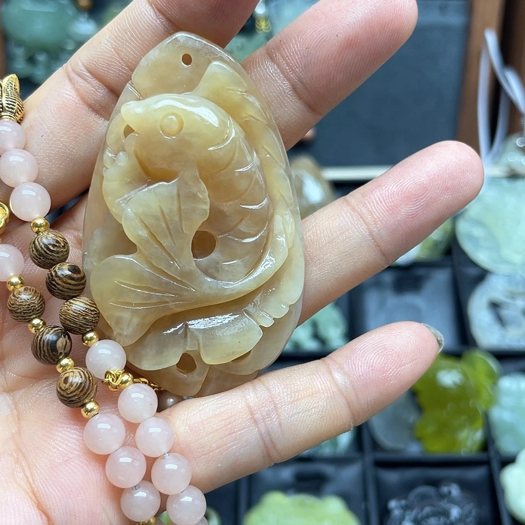 蛇纹石玉未镶嵌颈饰