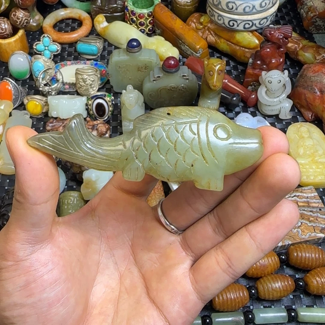 未镶嵌蛇纹石玉颈饰