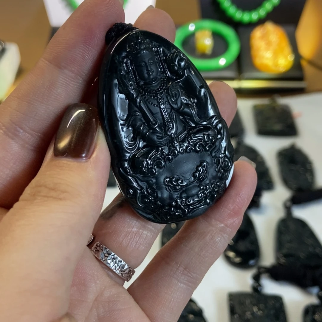 L***荣翡翠未镶嵌颈饰翡翠