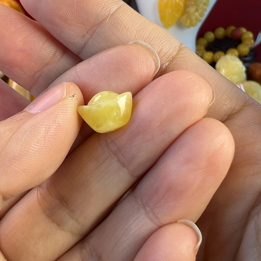 蜜蜡裸石未镶嵌南*