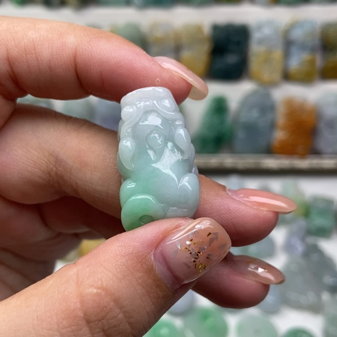 翡翠未镶嵌吊坠(赠链)