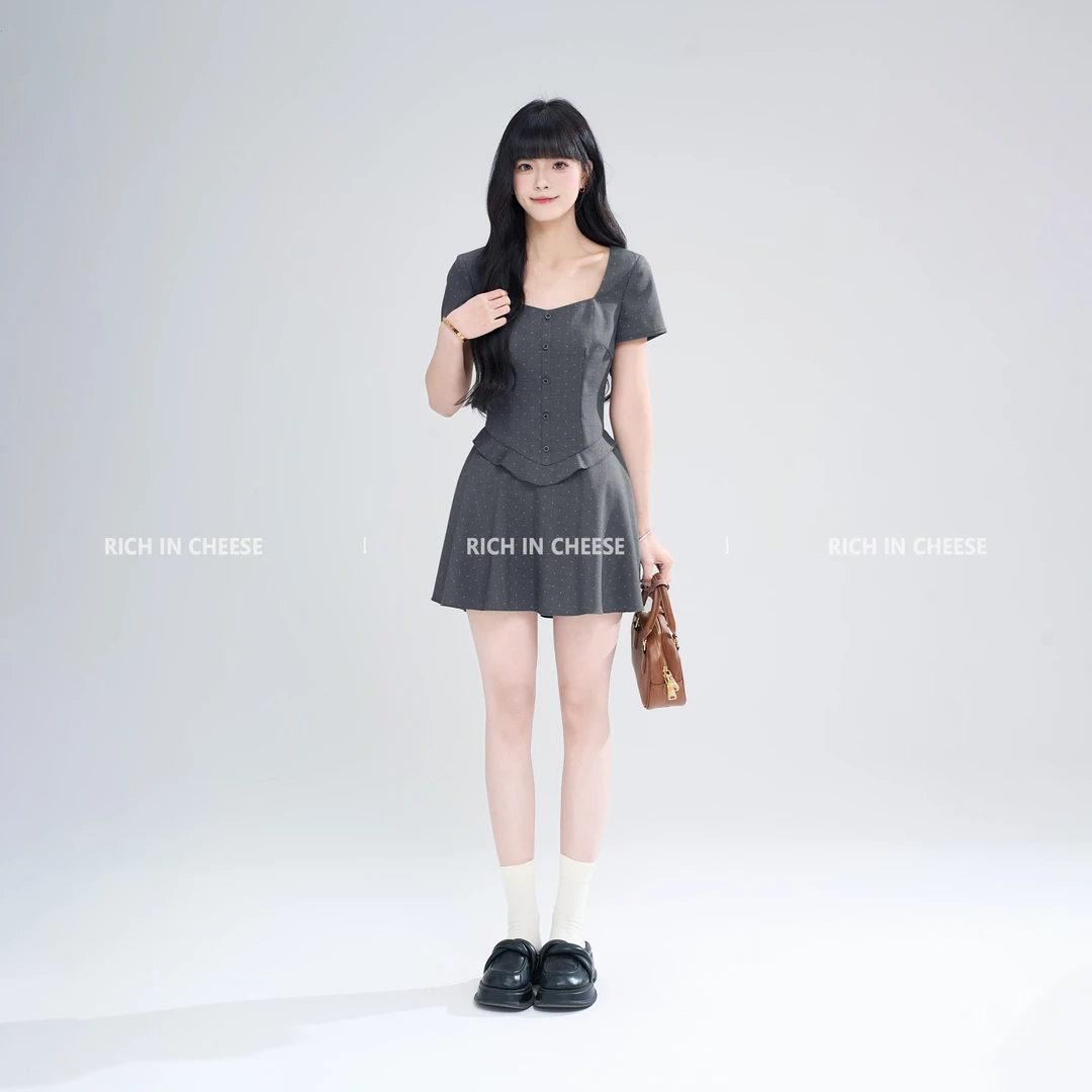 【清清】RICHINCHEESE 罗兰千金 灰色高级感方领设计简约波点连衣裙