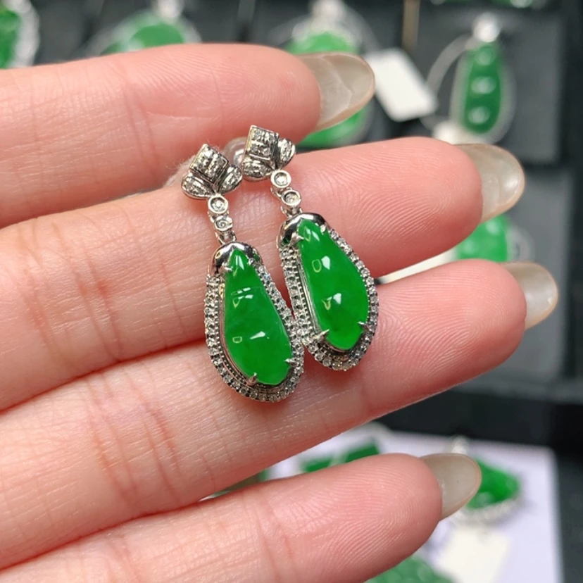 【闪购商品】颈饰18K金镶嵌翡翠福豆