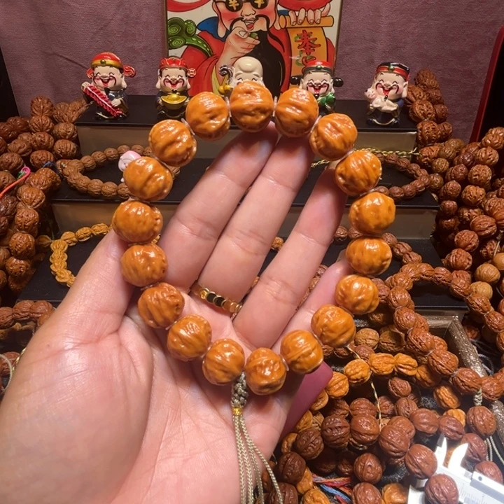 瞅***º手串文玩核桃精品
