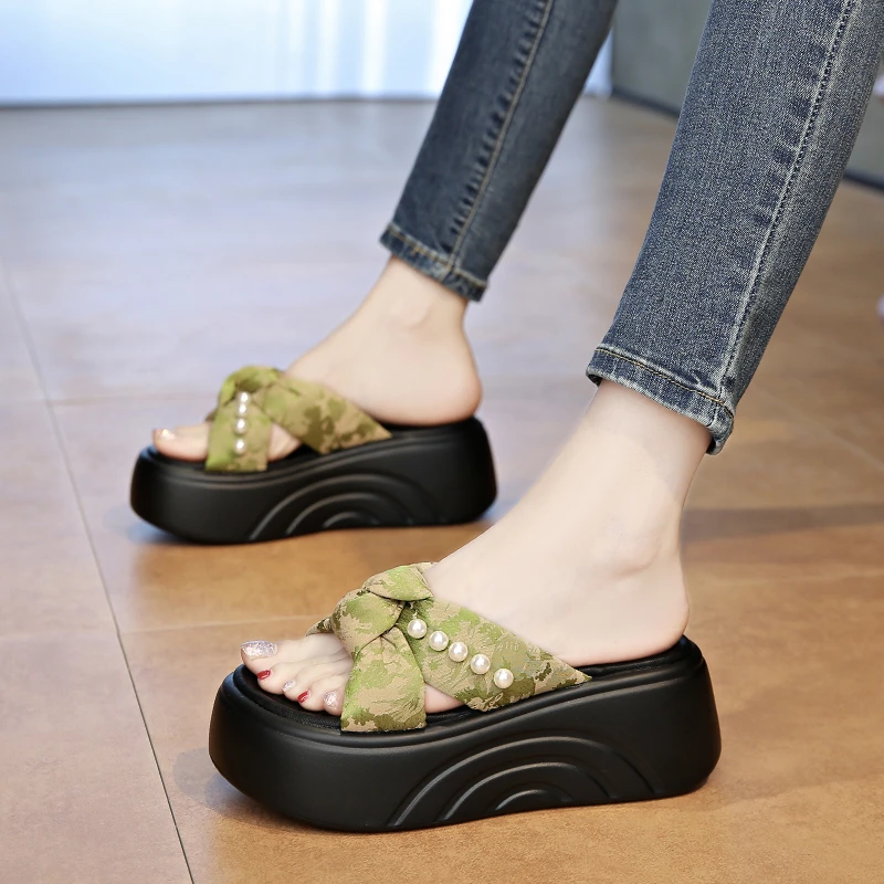 网红拖鞋女夏外穿2025新款百搭洋气搭裙子厚底增高松糕凉小码凉拖