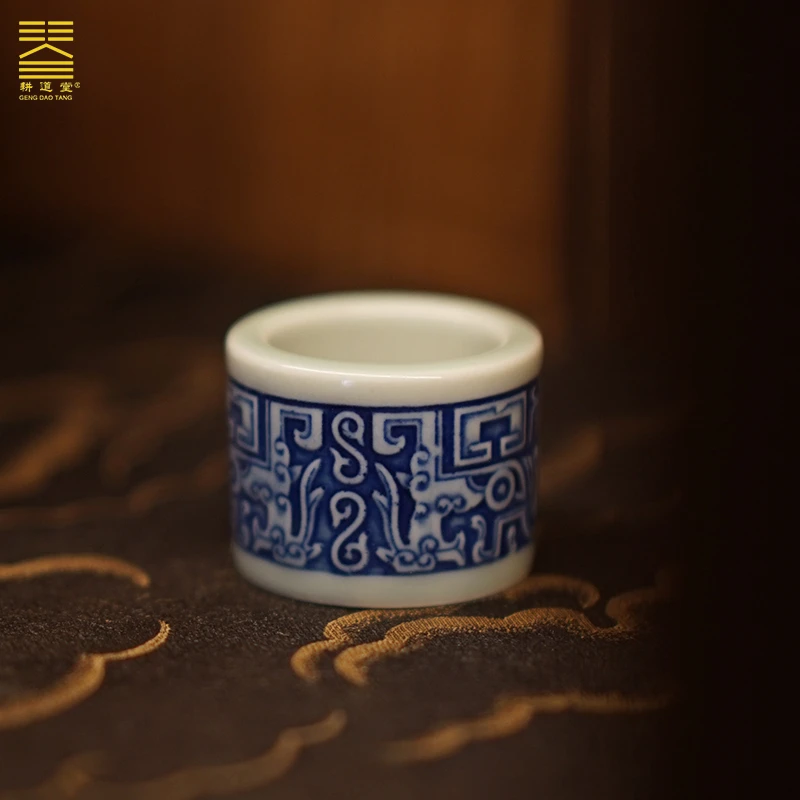 耕道堂饕餮纹陶瓷扳指盖置全手工釉下青花扳指茶宠摆件家用