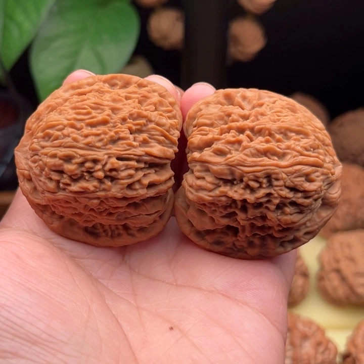 文玩核桃把件拉丝南疆石44