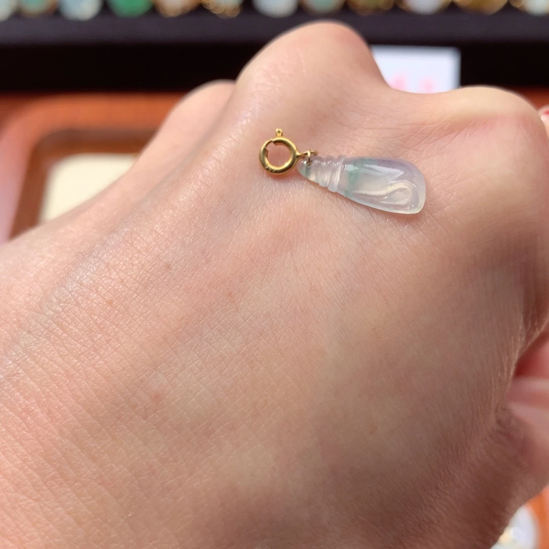 翡翠颈饰18K金镶嵌翡翠