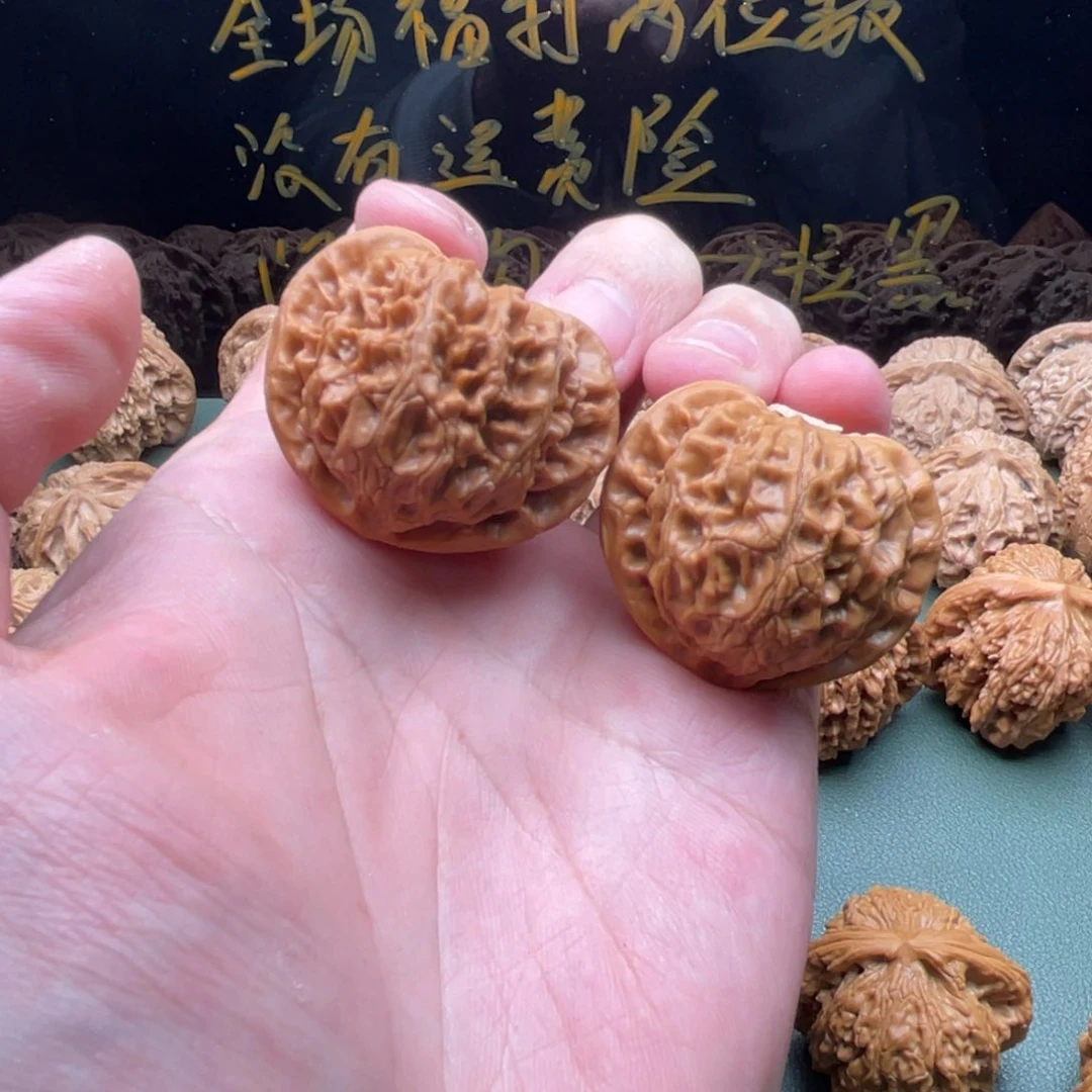 核桃把件37桃心宫灯，已经打底