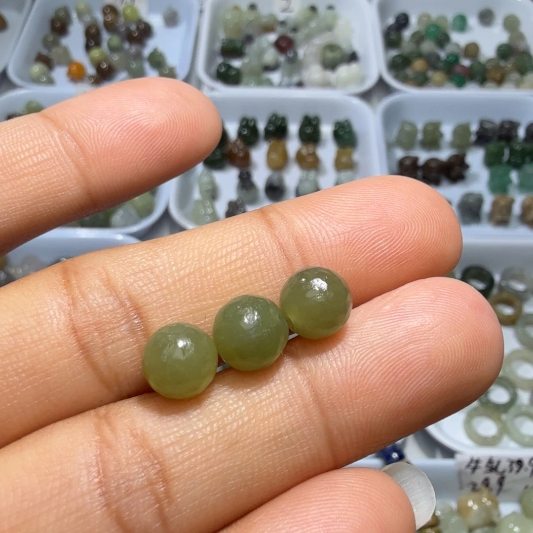 和田玉未镶嵌珠宝奇石卡八