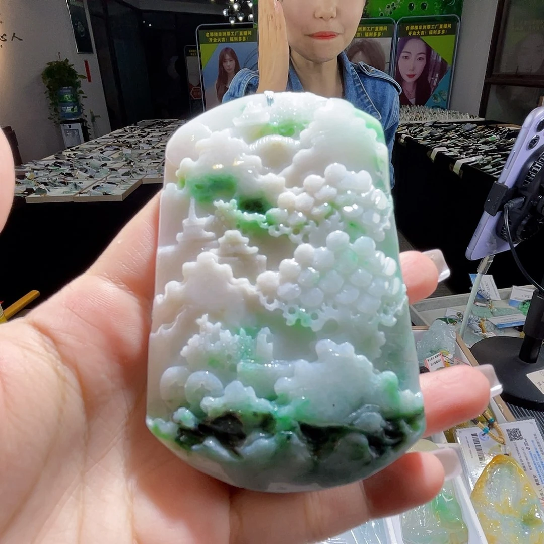 颈饰未镶嵌翡翠一个