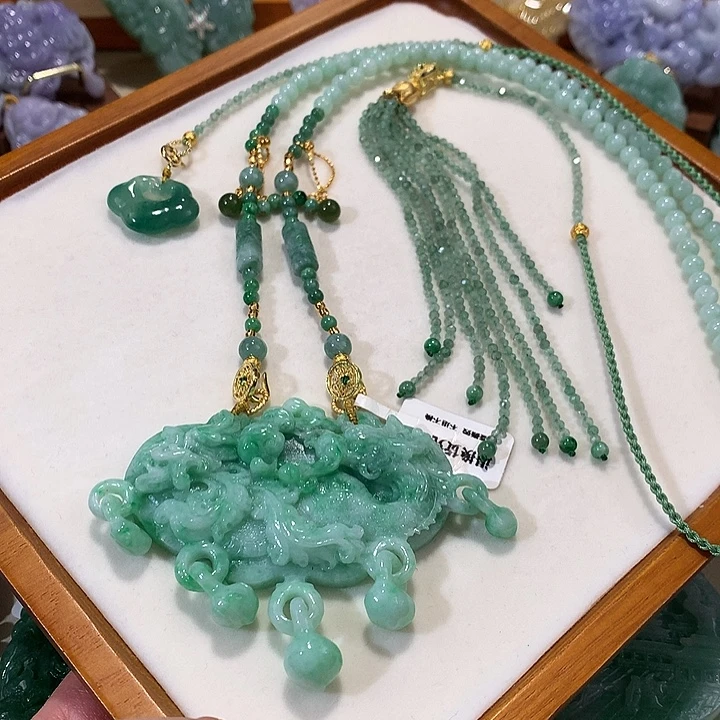 翡翠未镶嵌颈饰翡翠吊坠