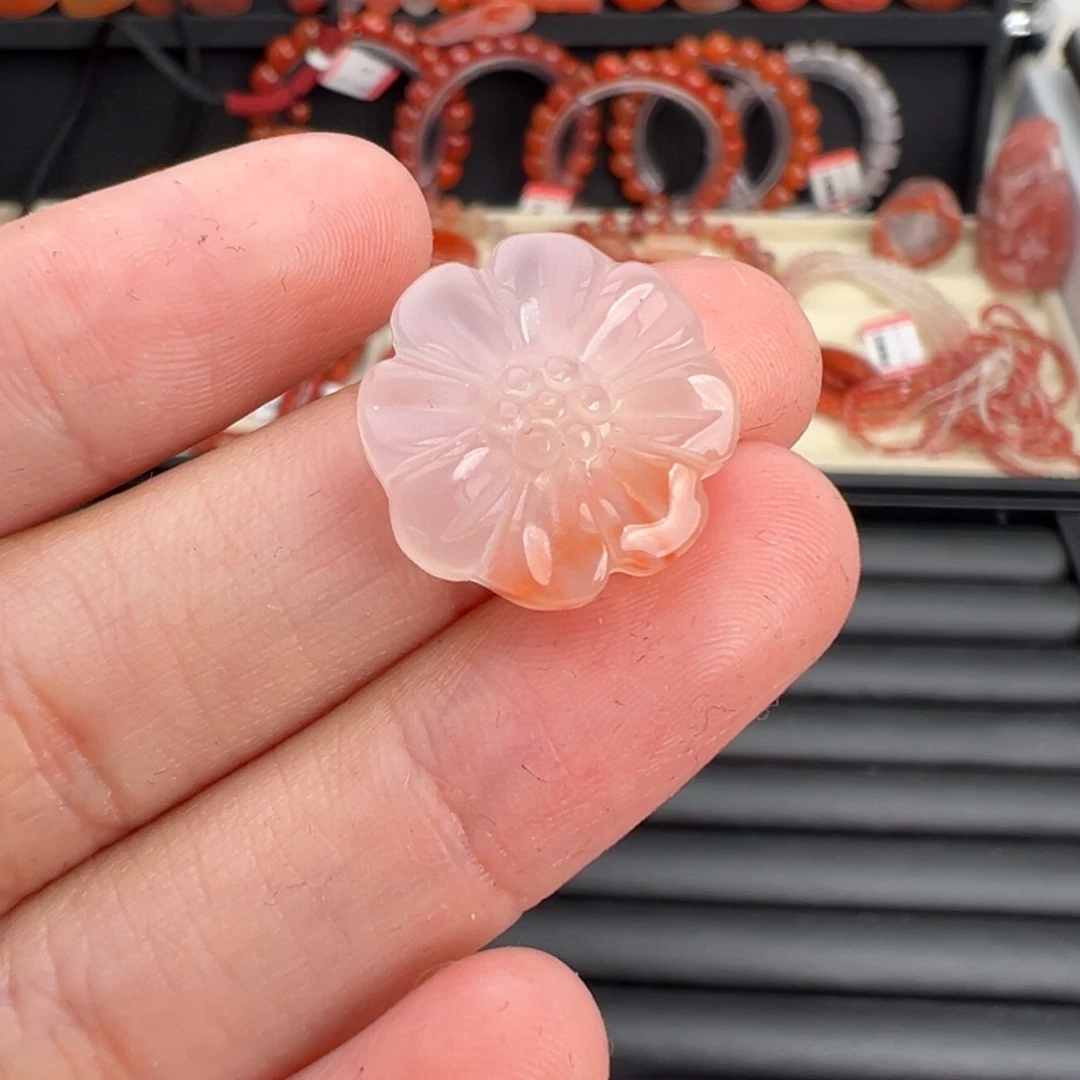 南红玛瑙未镶嵌颈饰小菊花