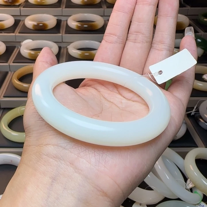 和田玉（白玉）未镶嵌手镯