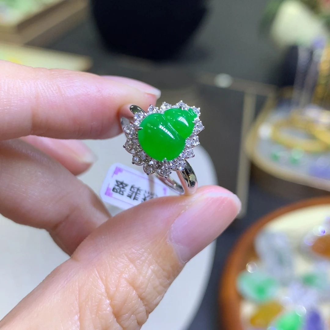 翡翠18K金镶嵌颈饰翡翠吊坠项链