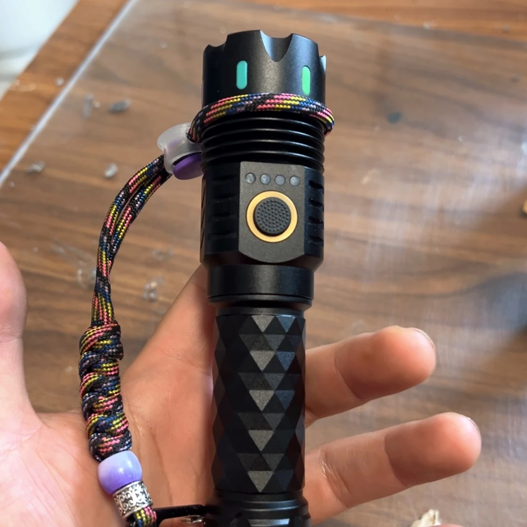 X6强光照射手电万流小直