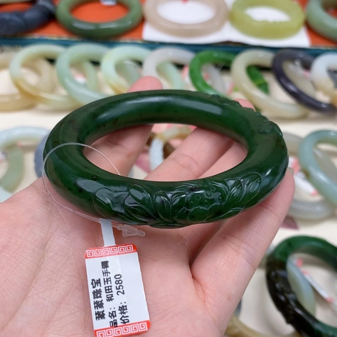是***！未镶嵌手镯和田玉54.5