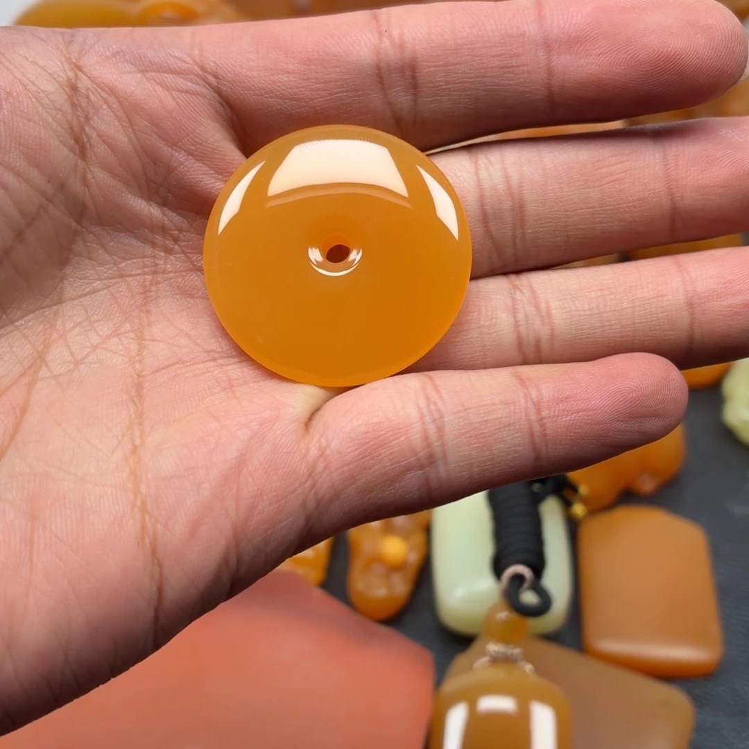 石英质玉（黄龙玉）未镶嵌颈饰