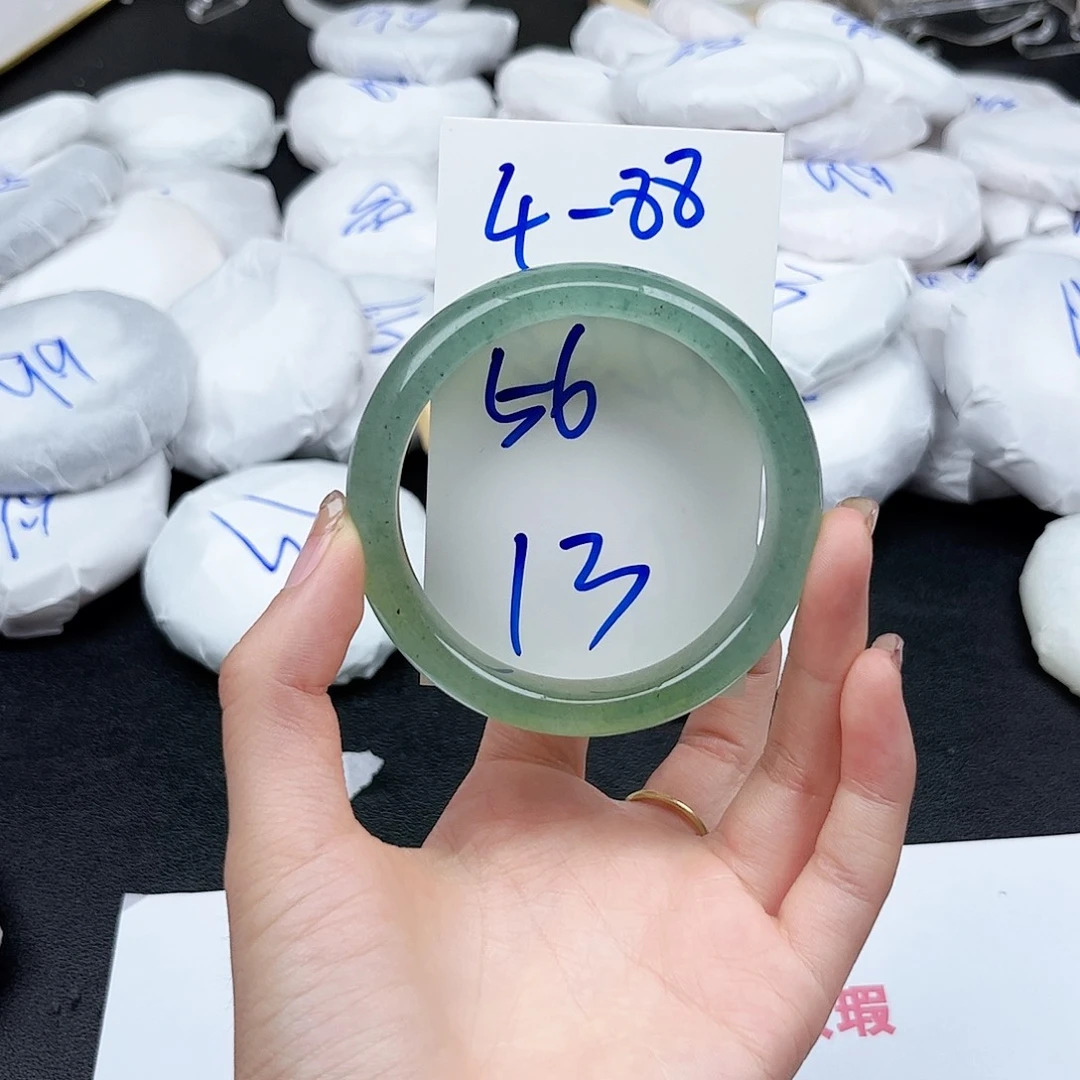 未镶嵌手镯石英质玉4.88