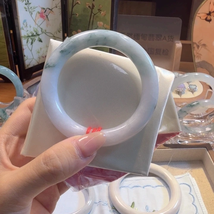 翡翠未镶嵌手镯56