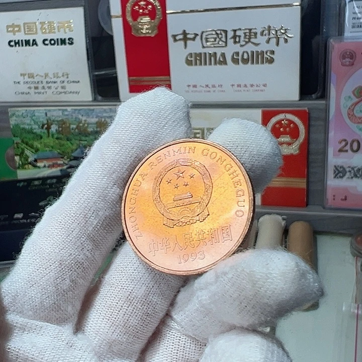 其他普通金属大熊猫镜面自然五彩单枚，