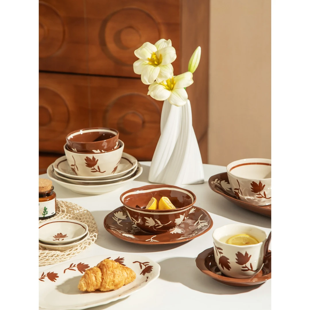 陶瓷碗家用2025新款高颜值碗盘套装碗碟漂亮的饭碗釉下彩餐具