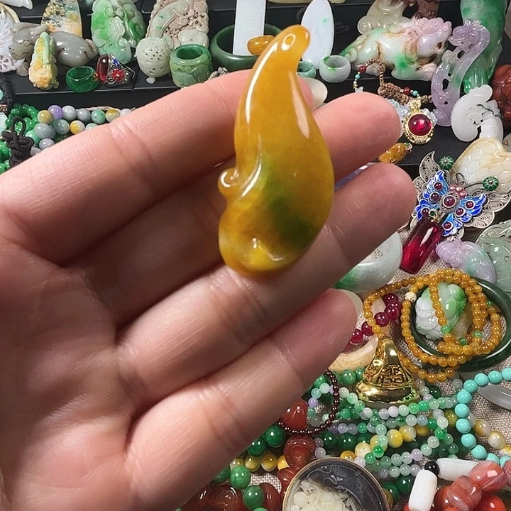 翡翠未镶嵌颈饰翡翠未镶嵌颈饰