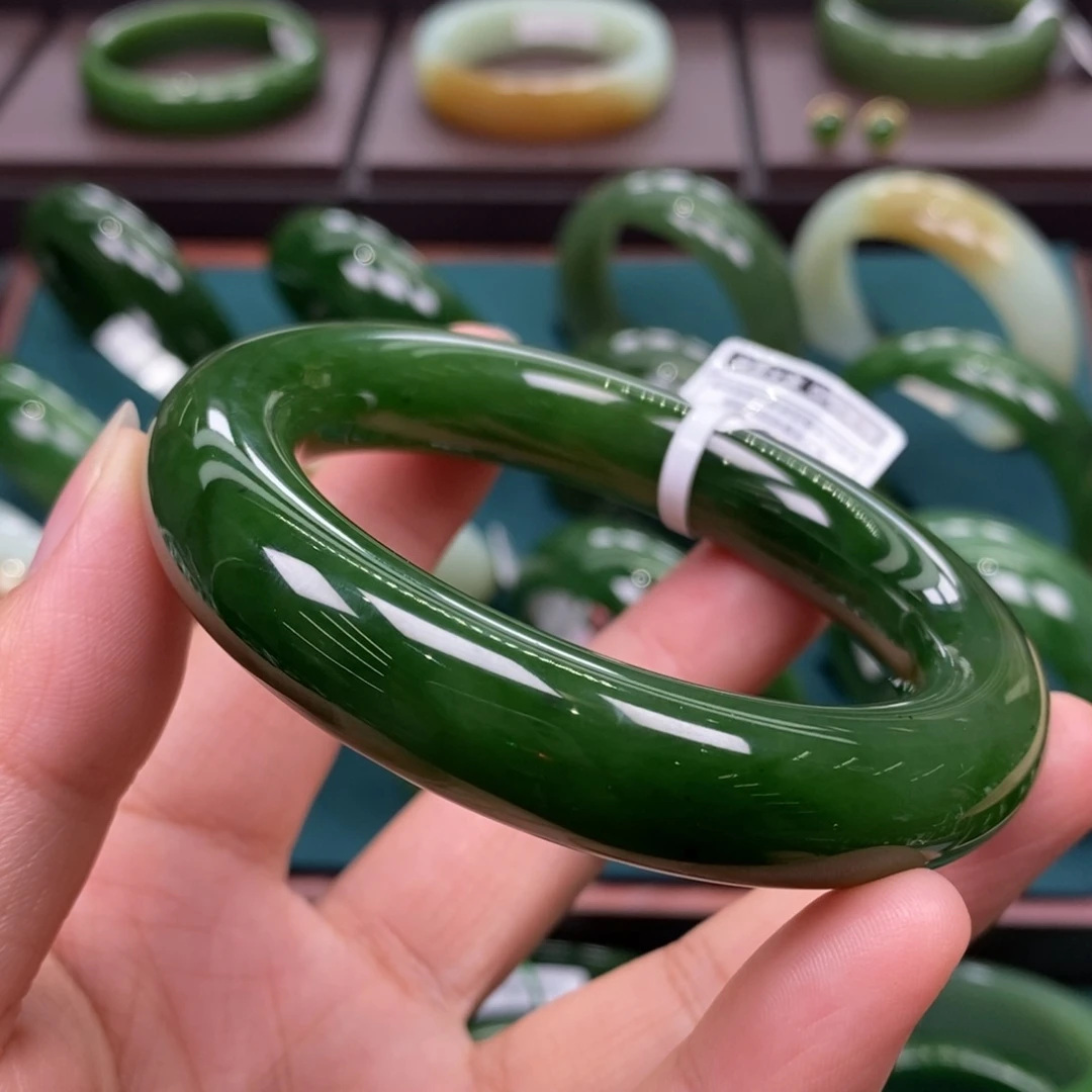 和田玉（碧玉）未镶嵌手镯