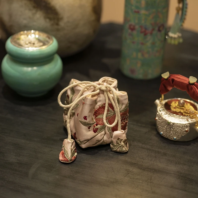 YCQ00351 遇春秋-刺绣粉石榴小方杯袋