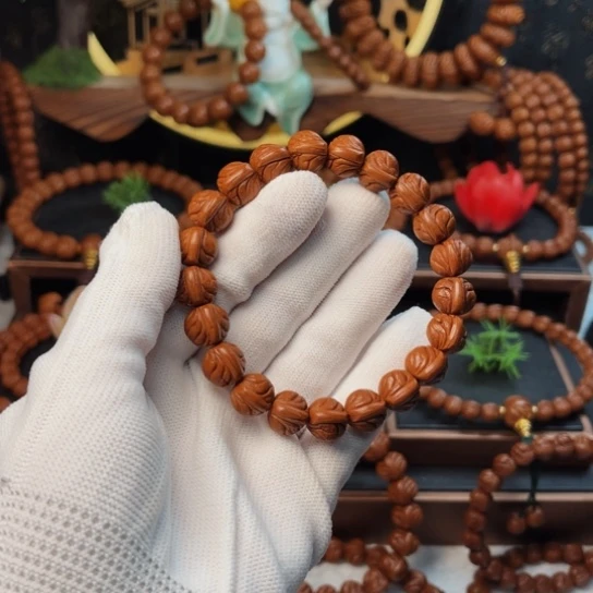 吊坠桃核12玉龙脊手串