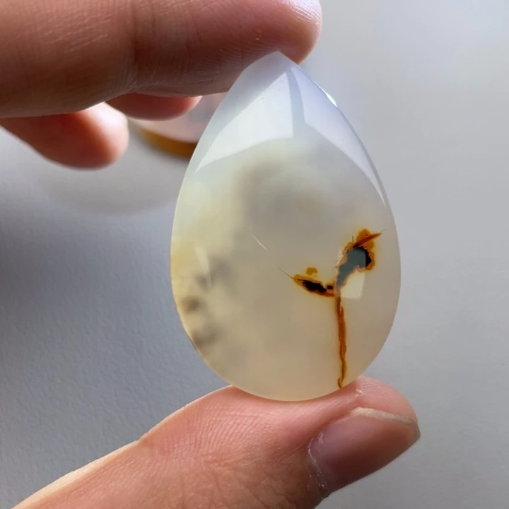 玛瑙/玉髓颈饰未镶嵌丫**?