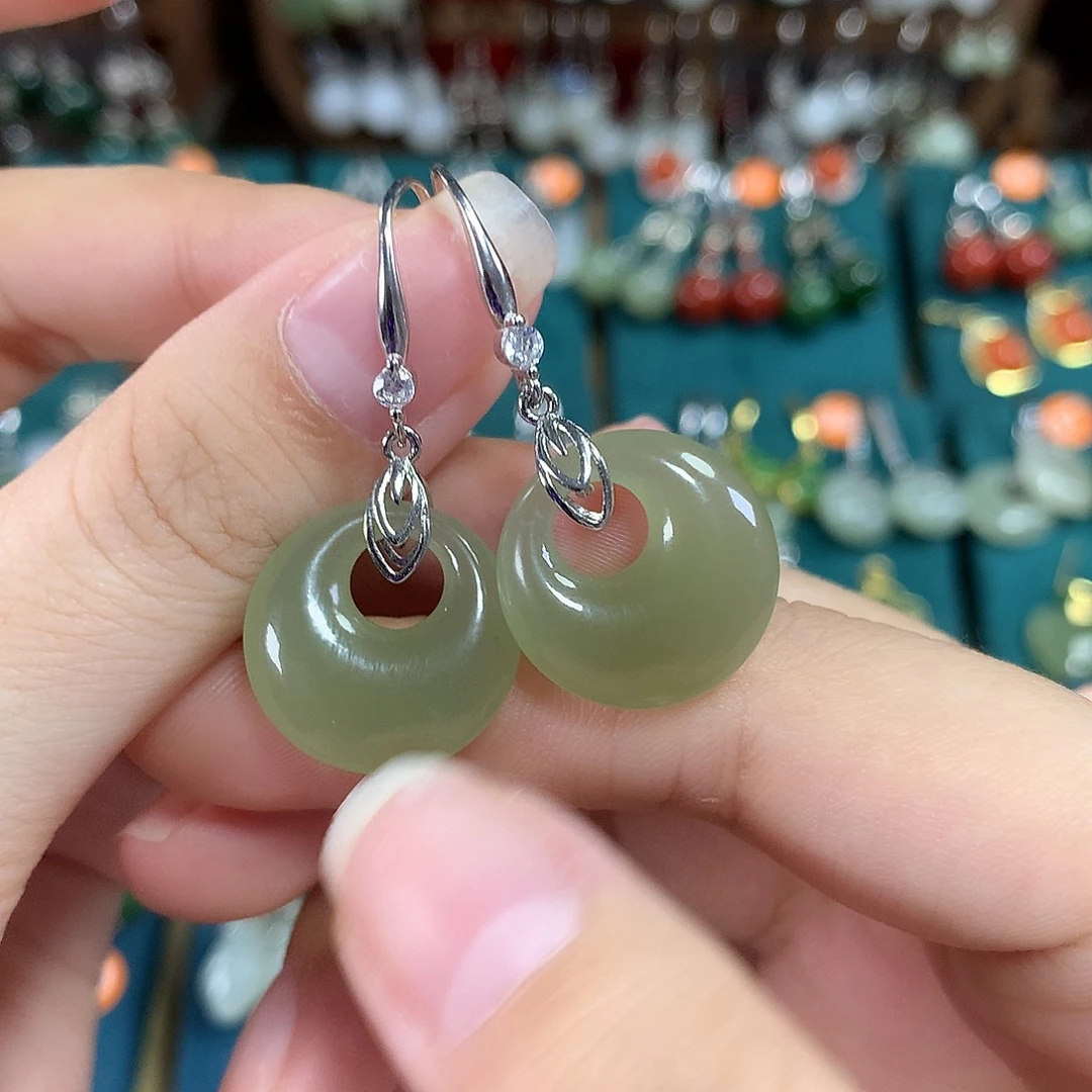 银S925镶嵌和田玉耳饰平安扣卡17.5左右