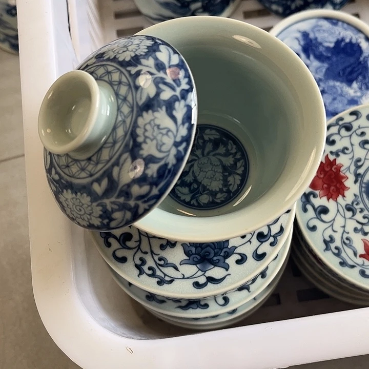 摆件景德镇青花国色天香两才马蹄盖碗