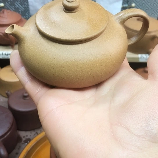 紫砂茶壶黄金段泥寒江150豪升左右