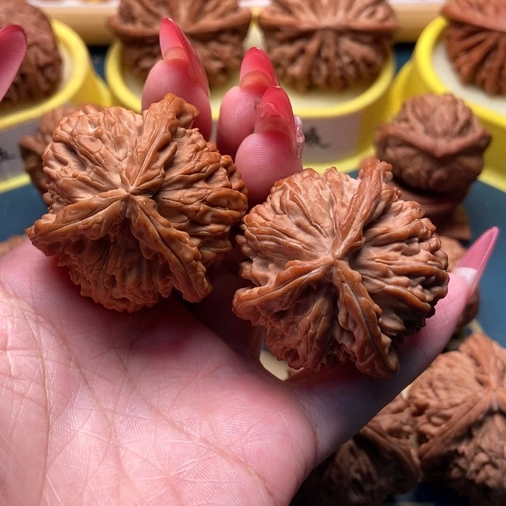 文玩核桃把件白狮子三棱 全品 43