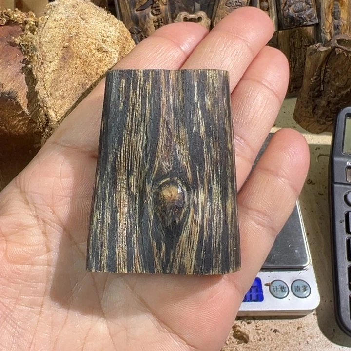 沉香吊坠绿棋楠沉香吊坠14.5克