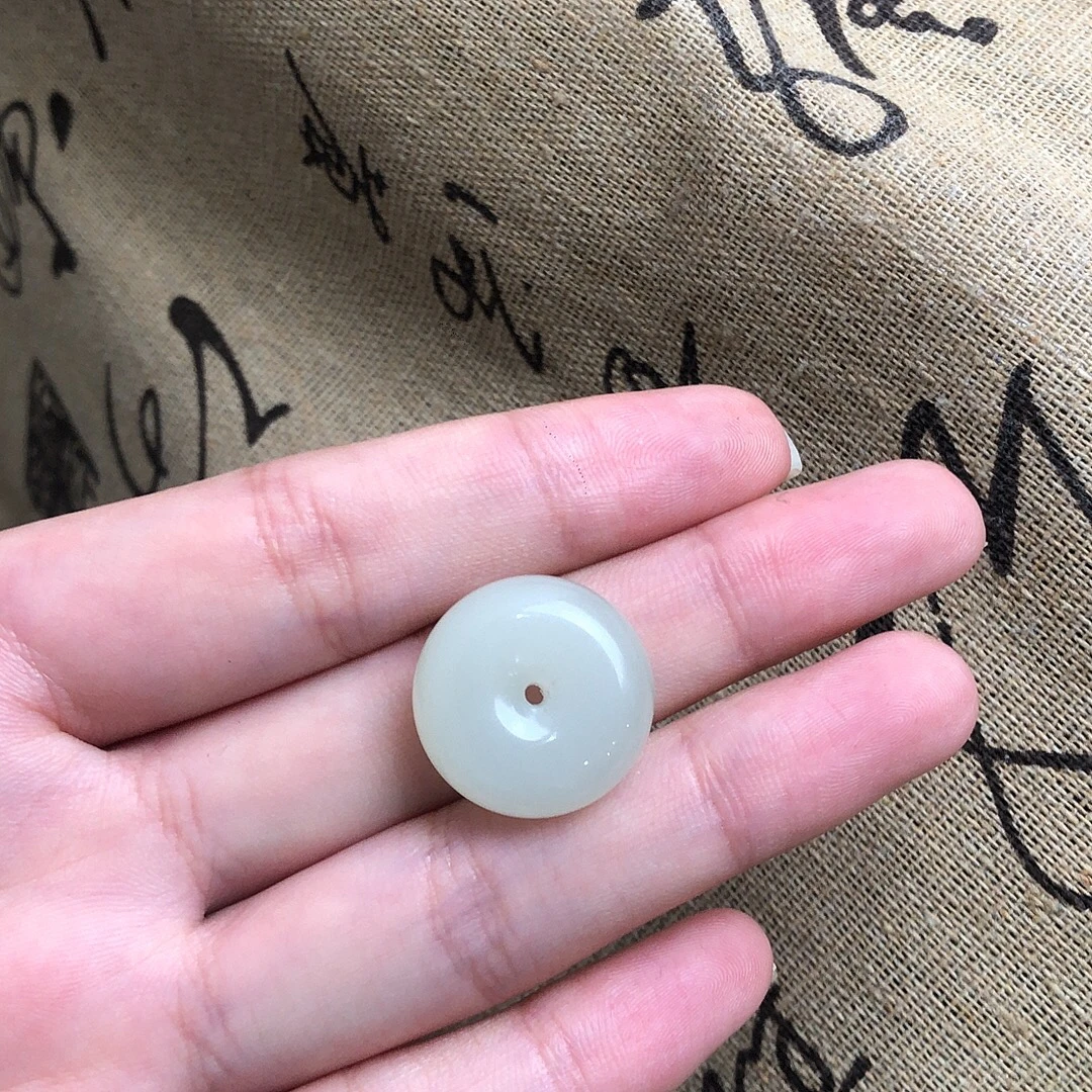 和田玉平安扣吊坠