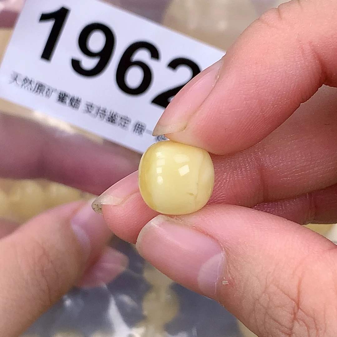 蜜蜡未镶嵌珠宝奇石12
