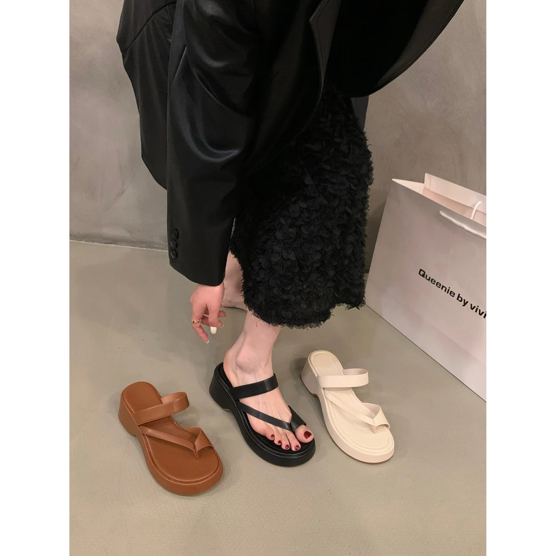 小众厚底套趾凉拖鞋女鞋子夏天外穿2025年新款夏季小个子坡跟凉鞋