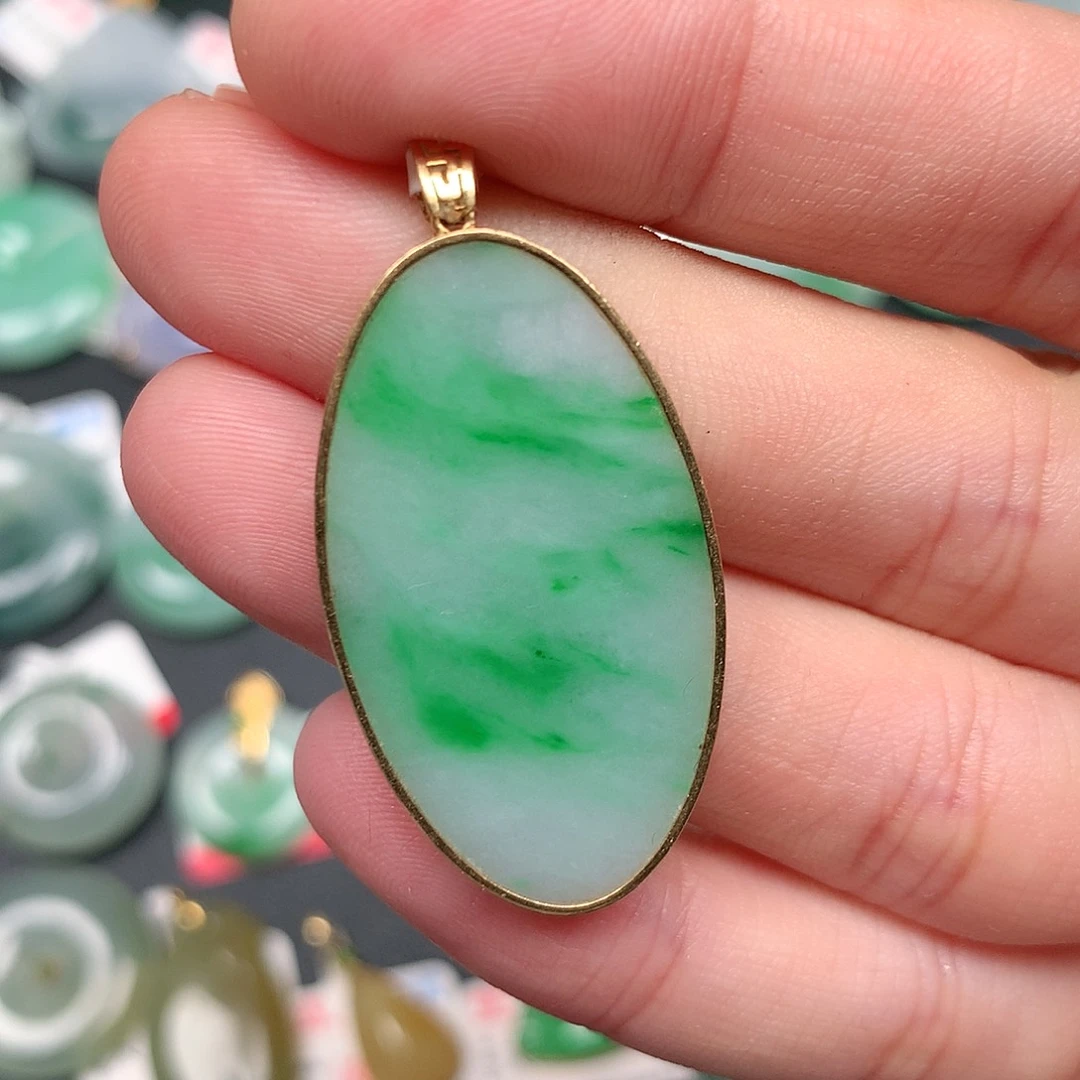 颈饰18K金镶嵌翡翠翡翠吊坠