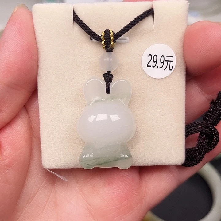 石英质玉未镶嵌颈饰