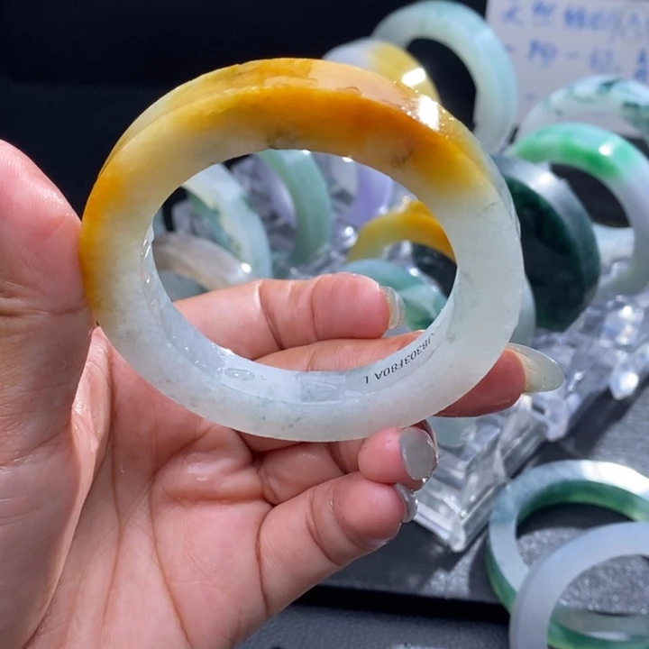 定制翡翠未镶嵌翡翠手镯