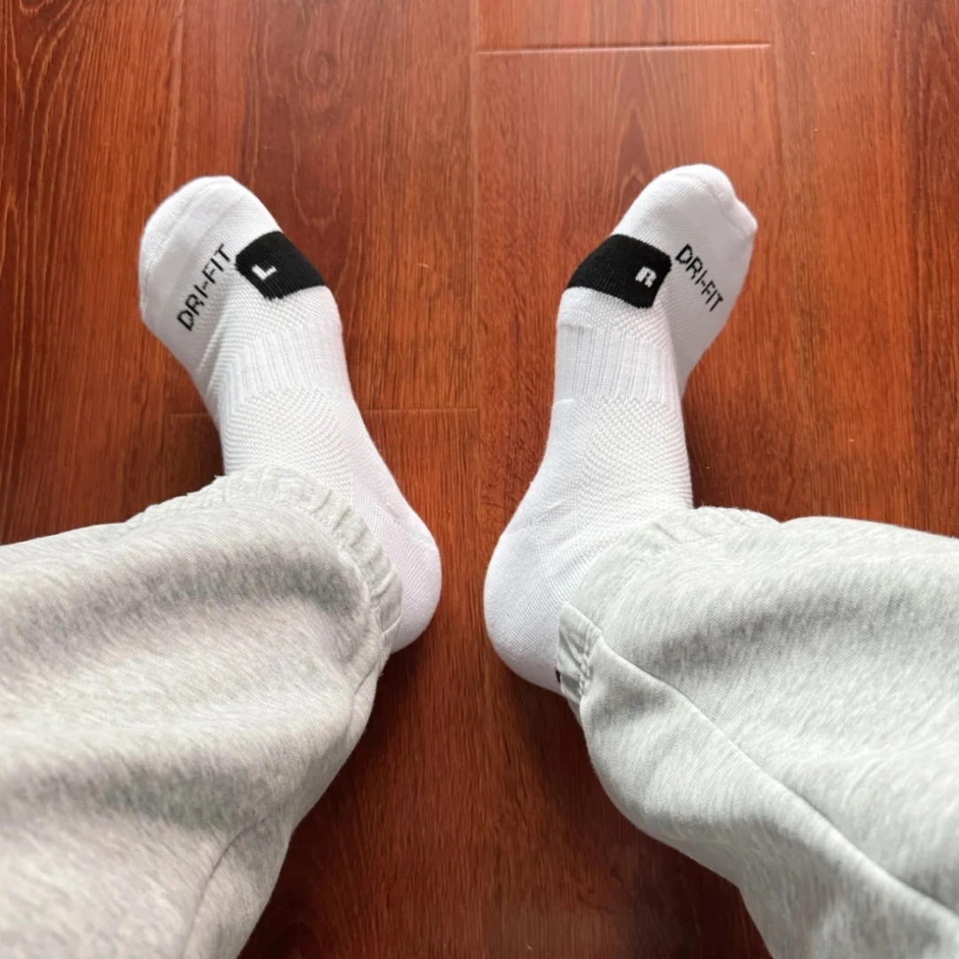 男士运动中长筒透气吸汗篮球袜舒适适合跑步健身训练