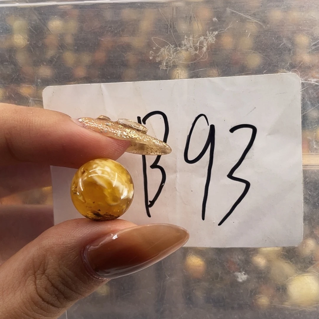 琥珀未镶嵌裸石13.6福利