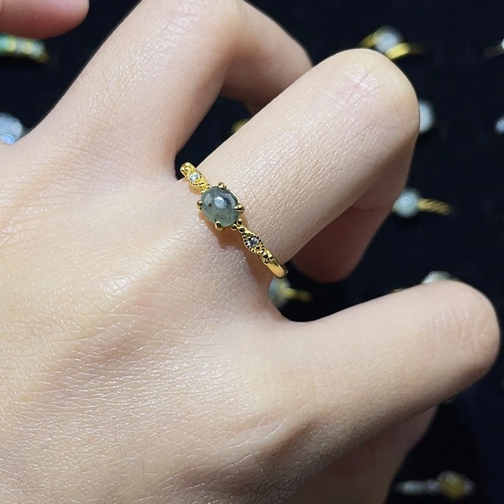 纸***…翡翠未镶嵌颈饰戒指