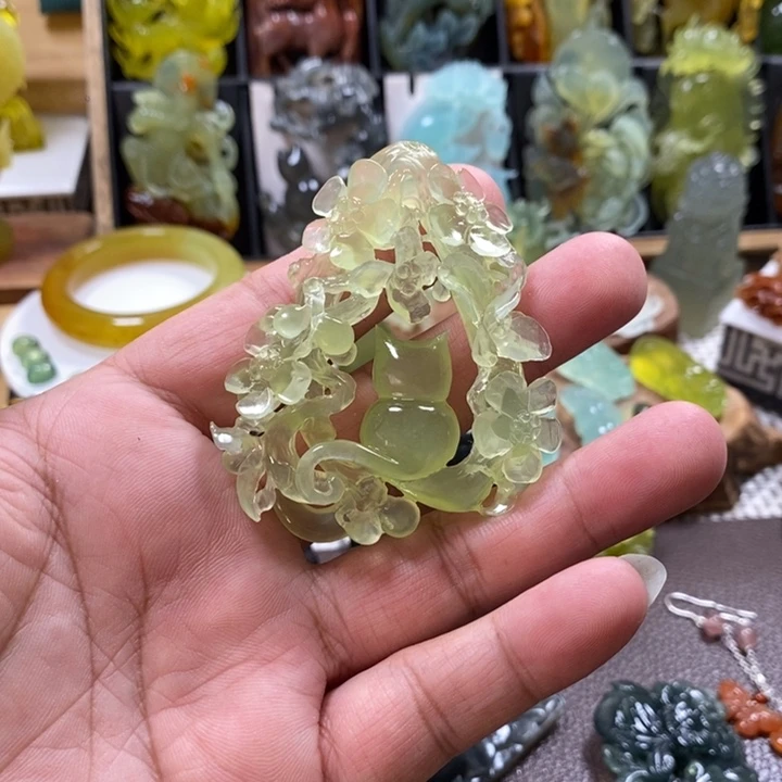 蛇纹石玉未镶嵌颈饰萌猫