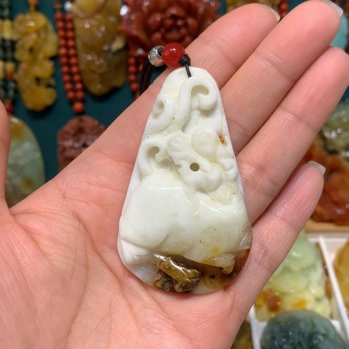 蛇纹石玉未镶嵌颈饰