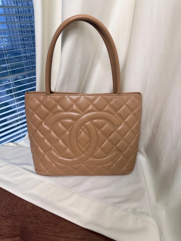 95新 Chanel/香奈儿 希尔顿奶茶色单肩包简约设计手提包（缺金币）