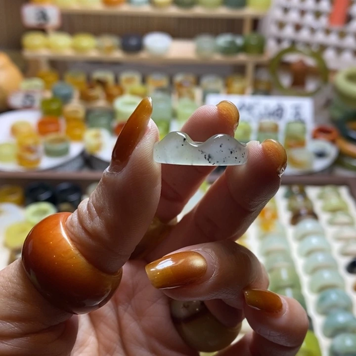 岫玉未镶嵌戒指岫玉精品指环内径 16 到19 随机发一个